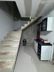 Casa com suítes e varandas com uma garagem