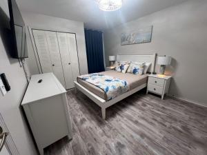 Friends with Friends at the Beach and a Pool