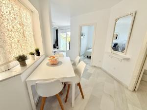 SR La Cartuja Calahonda 2 BDR with Sea View