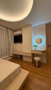 Fantasea Kamala 1 BR Near Fantasea Show & Beach 505