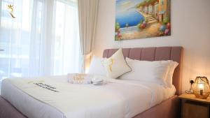 Azure Serenity 1BR - Chic Coastal Escape