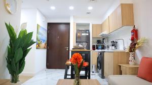 Azure Serenity 1BR - Chic Coastal Escape