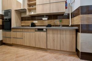 Standard Apartment by Hi5- Apartment in Central