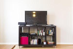 Trendy Spacious 1 Bedroom Flat