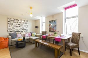 Trendy Spacious 1 Bedroom Flat