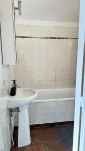 Appartements Mezzanine 17 Rue de la Fraternite 2 chambres avec parking : photos des chambres