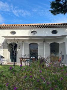 Le poisson qui recule - Maison et piscine dans parc arboré proche mer