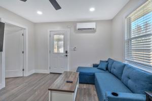 Cute, Charming, West Nash,1 bed 1bath , Private Fenced Yard