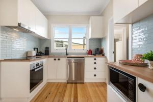 3BR Cozy Cottage - Minutes From Torquays Beaches