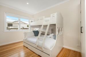 3BR Cozy Cottage - Minutes From Torquays Beaches