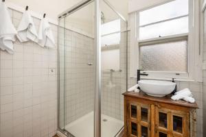 3BR Cozy Cottage - Minutes From Torquays Beaches