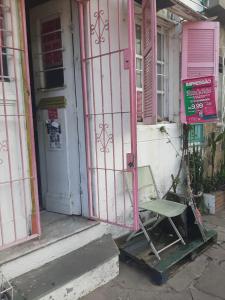 Cytau mesa de trabalho e sofá-cama com ar condicionado, café, wi-fi e água liberados, acesso fácil