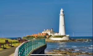 Ocean Apartment, Spacious 5 bedroom holiday home