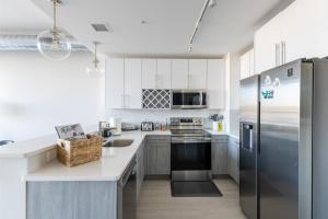 Chique Loft 15 Min from NYC with City View & Pool