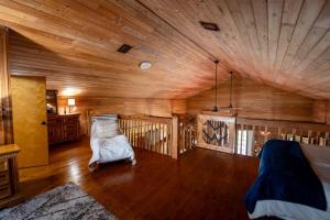 Twins Red Cabin Escape