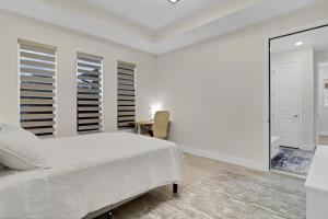 SpaceX BY R5 Shared Bath