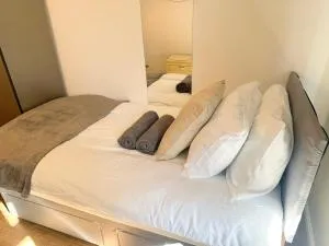 Lancing Serviced Accommodation - Upper Bleeding