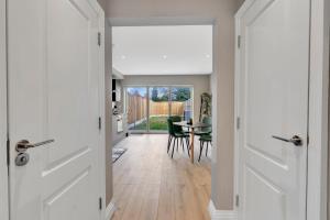 Travard at Heathrow 384