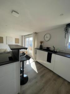 Appartements Elegance et confort-vue sur la cathedrale - Parking : photos des chambres
