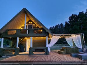 Sodyba -SAMANOTA PAMIŠKĖ su kubilu ir pirtimi