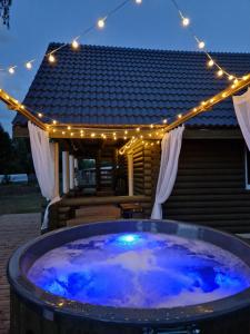 Atostogų namelis SAMANOTA PAMIŠKĖ su kubilu ir pirtimi