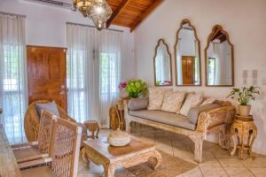 Casa Bonita - 5br With Pool Walk To Beach!