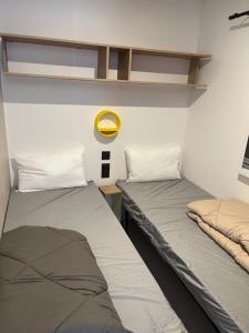 Campings Mobil home tout confort cote bleue : photos des chambres