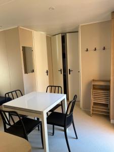 Campings Mobil home tout confort cote bleue : photos des chambres