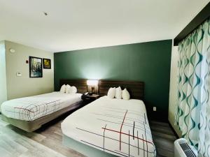 Deluxe Queen Room with Two Queen Beds room in La Quinta by Wyndham Rome