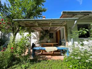 Charmantes Arkadenhaus mit großem Garten