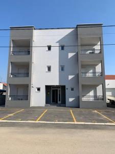 贝尔格莱德尼古拉特斯拉国际机场好运公寓2室1厅可住5人