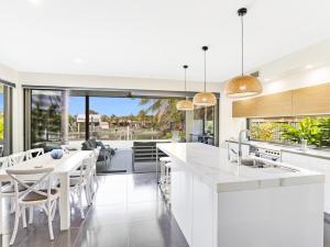 WATERFRONT HOME BORDERING MOOLOOLABA