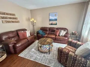 Brick By The Bridge - POOL! - أوم هيل