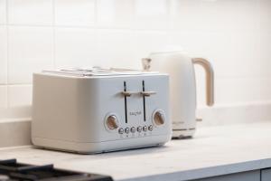 The Studio, Luxury 3 Bed Home with Parking