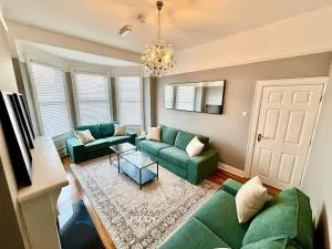 Upstairs at The Holywood Road Manor - 霍利伍德