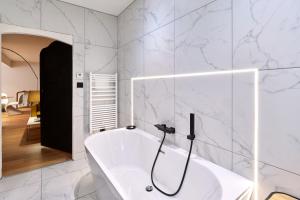 Appartements LE LUXURY LOFT - PARLEMENT EUROPEEN l PARKING l NETFLIX - SPACIEUX & UNIQUE : photos des chambres