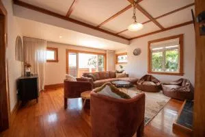 Pohutukawa Tides - Walk to Beach, Large Fenced Section - Fitzroy