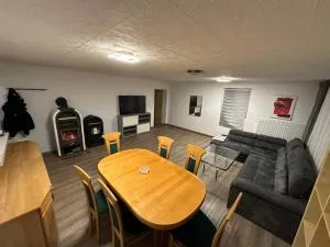 Ferienhaus nahe Berlin Bungalow mit Kamin - Falkensee