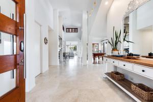 Luxurious, Tropical Haven, Mooloolaba- Moonda5