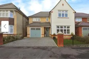 Halewood Haven - 4 Bedroom House - Halewood