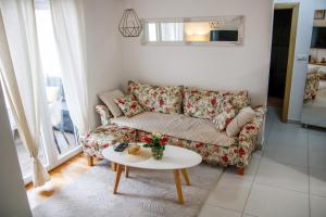 Apartments with parking space Podstrana, Split - 24063