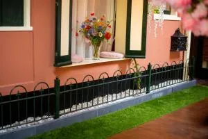 number 8 - لايدردورب