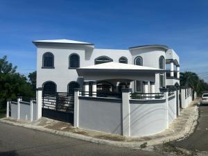 Luxury Apartment Hot Water,AC,WiFi,PS3