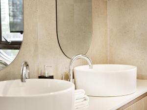 Spacious Beachside 2-bed 2-bath Apartment