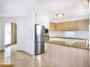 Spacious Beachside 2-bed 2-bath Apartment