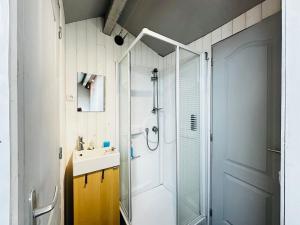 Maisons de vacances Charmante maison a 200m de la plage pour 5 personnes - FR-1-709-94 : photos des chambres