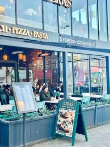 Luxury home in prime location Steps from WoodGreen