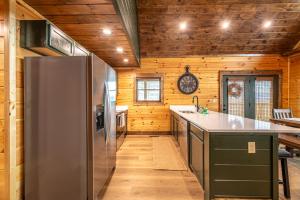 Cozy Mountaintop Cabin with Firepit, HotTub & Views!