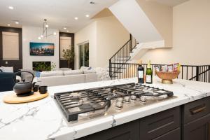 City Luxe 4BR in Houston with Rooftop and WFH Station