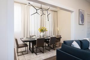 4-Level Modern Luxury w Cozy Rooftop near Downtown